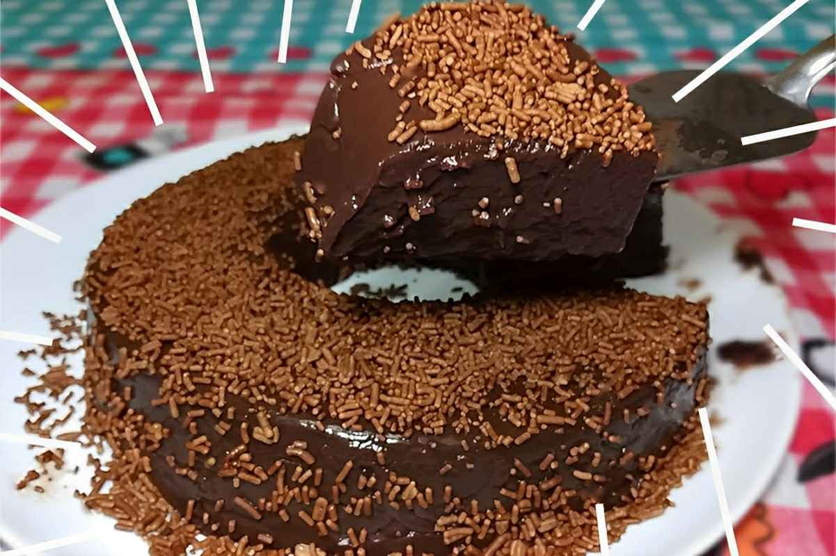 Pudim de chocolate que não vai ao forno e não usa gelatina