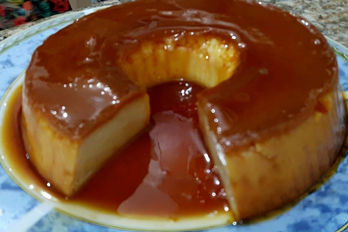 Pudim de leite condensado da vovó com um ingrediente especial para ele não quebrar na hora de desenformar