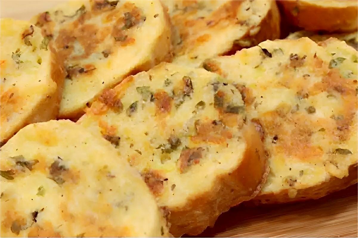 Receita com pão amanhecido que vai evitar o desperdício e agradar toda a família
