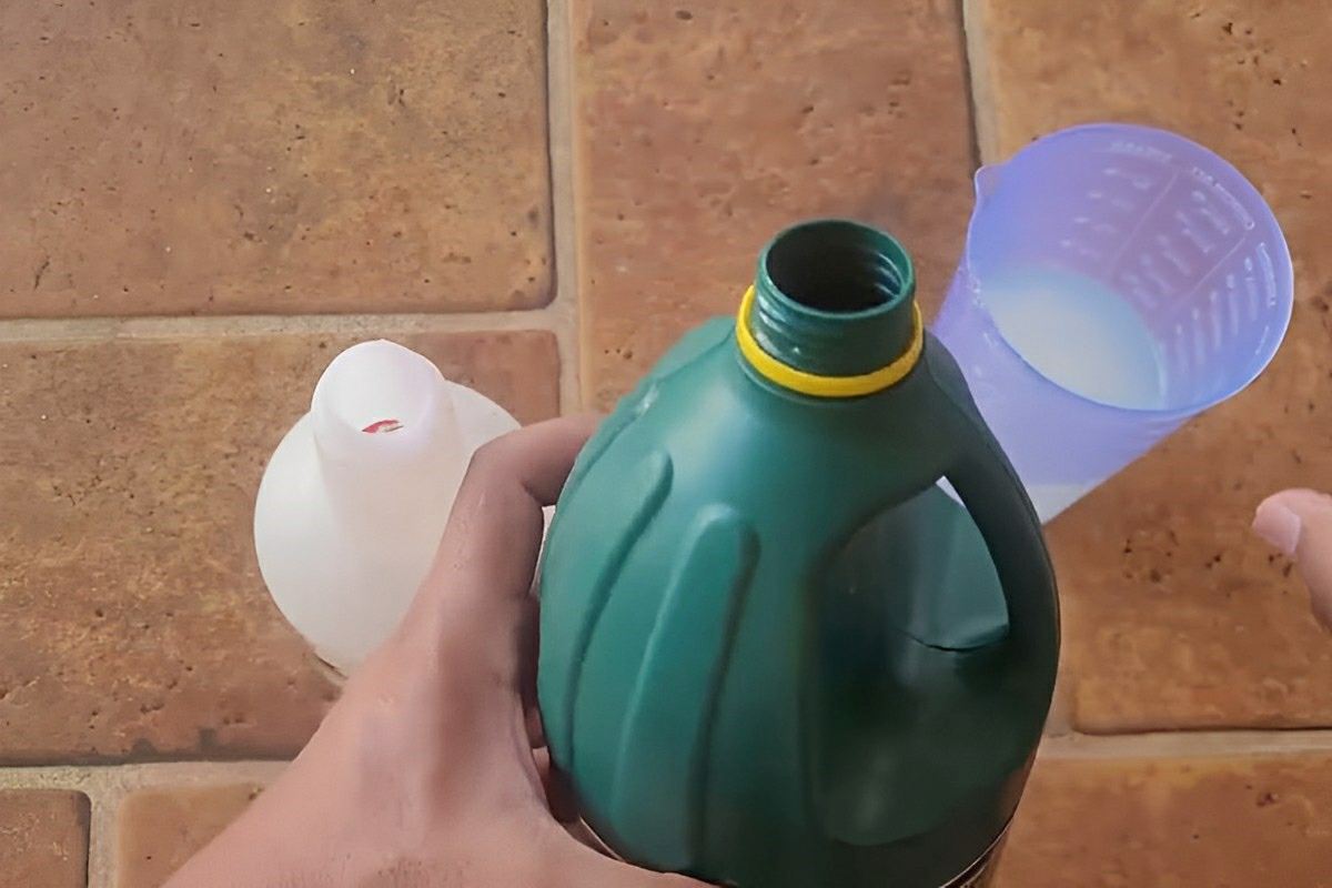 Misturei açúcar com esse produto e fiz um removedor de mofo e bolor para as roupas