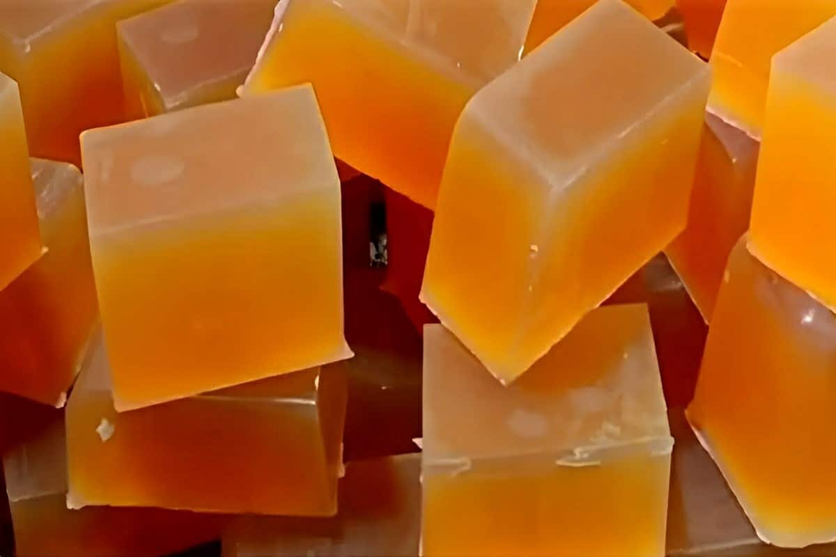 Fiz um sabão de álcool para roupas e louças maravilhoso em apenas 10 minutos