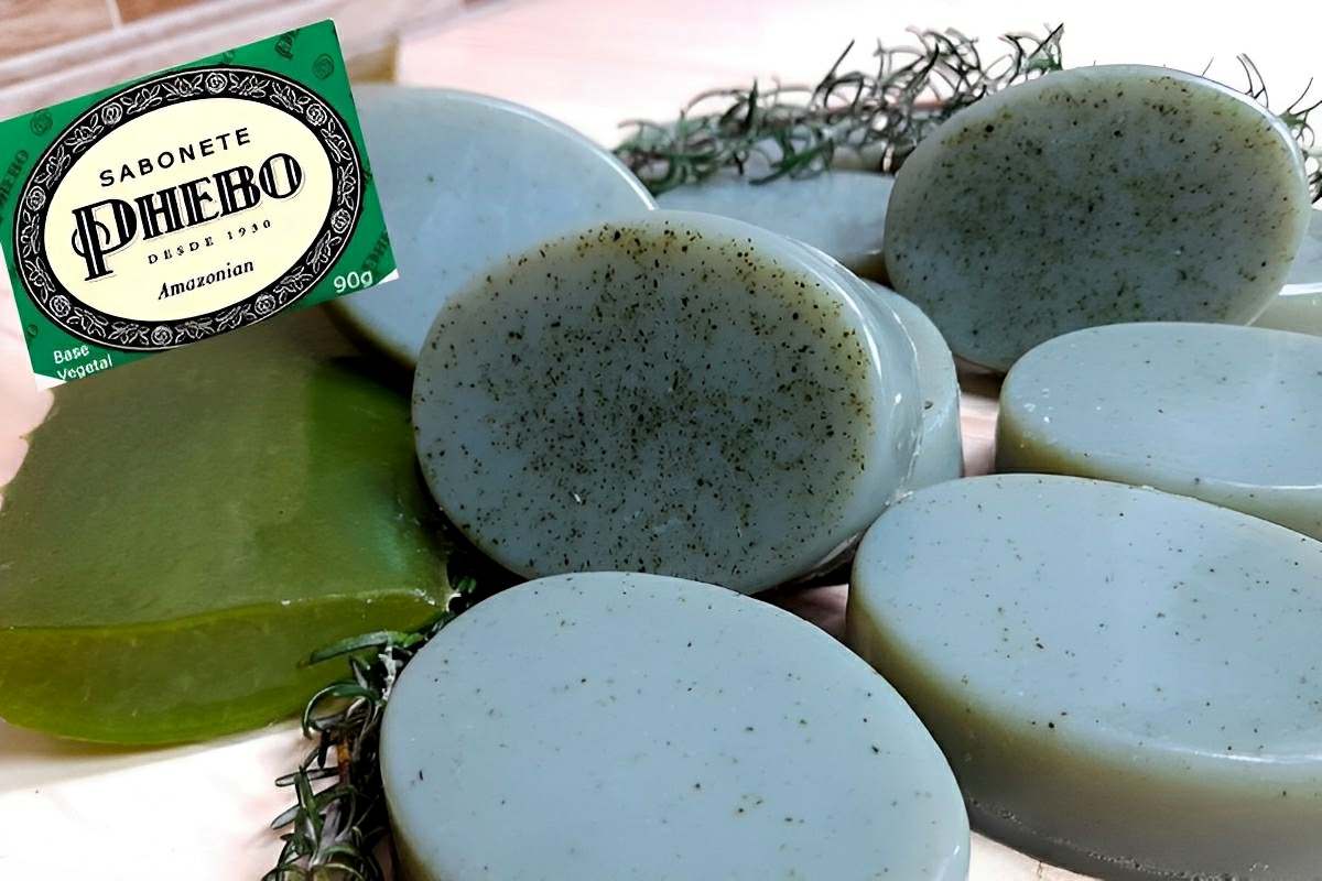 Minha irmã está usando esse sabonete hidratante de babosa com alecrim e está amando