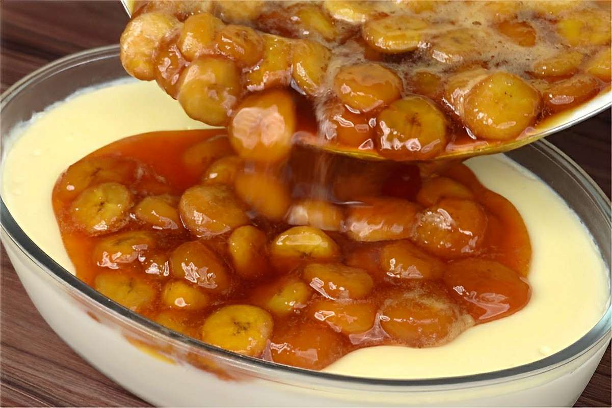 Sobremesa de banana caramelizada diferente e deliciosa para servir no dia dos pais