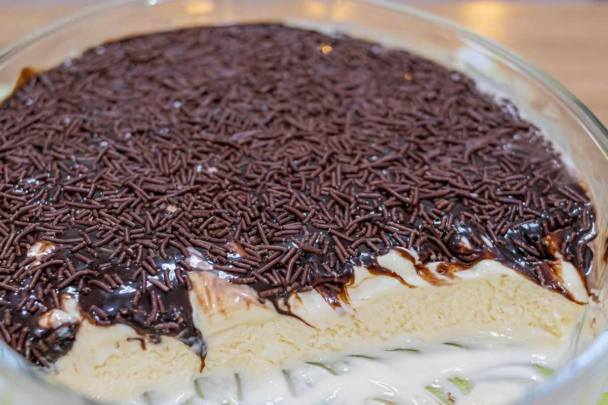 Sorvetão cremoso de travessa com 3 camadas de muito sabor