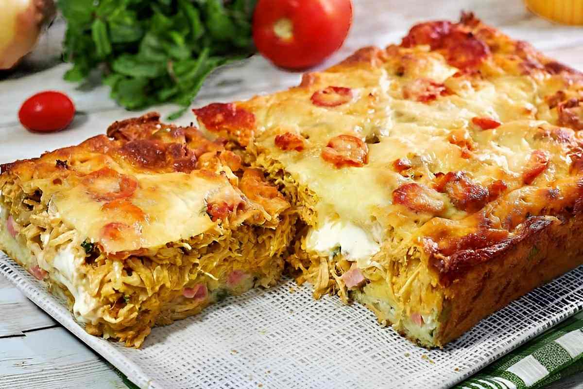 Torta de frango com uma massa especial batida à mão e pronta em minutos