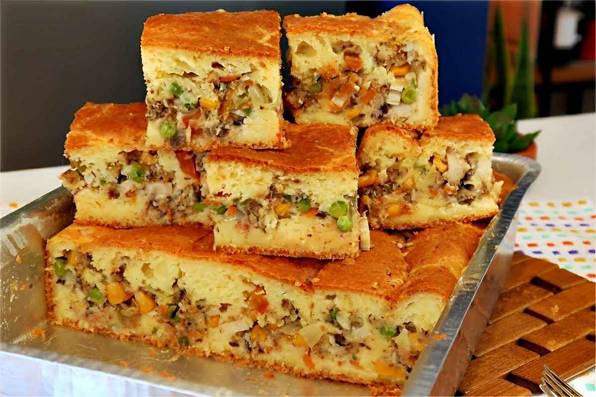 Torta de sardinha de liquidificador bem recheada e perfeita para o lanche de toda a família