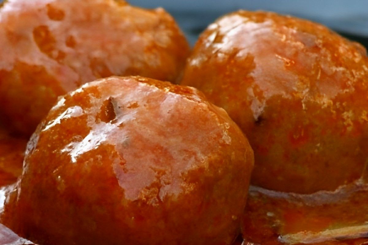 Almôndegas ao molho deliciosas suculentas e perfeitas para a refeição de toda a família