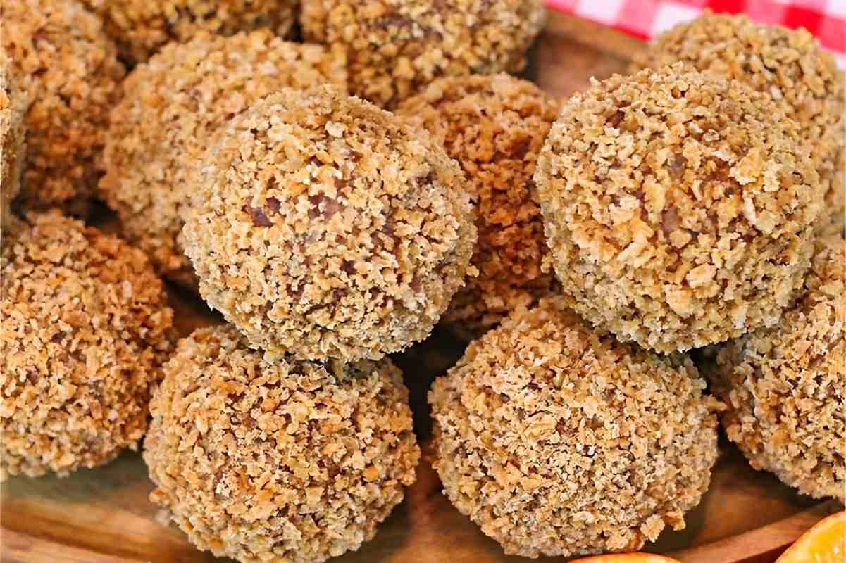 Bolinho de carne com queijo com massa de 2 ingredientes muito crocante saboroso e fácil de fazer