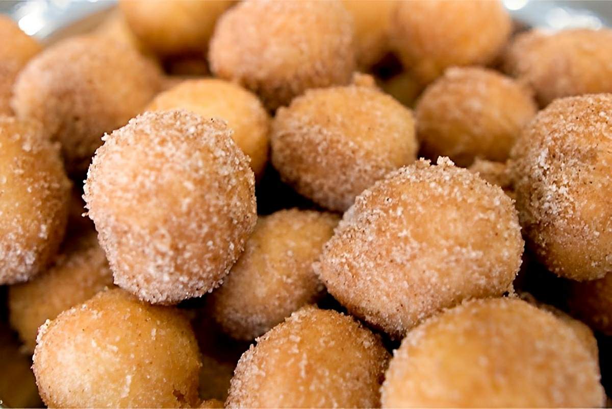 Bolinho de chuva levinho feito sem leite e com 1 ovo só