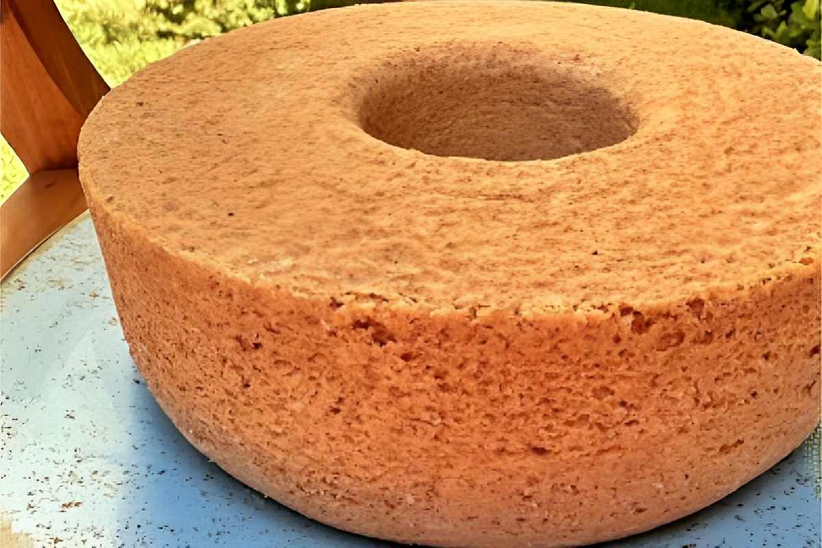 Bolo de amendoim sem farinha feito no liquidificador com pouquíssimos ingredientes