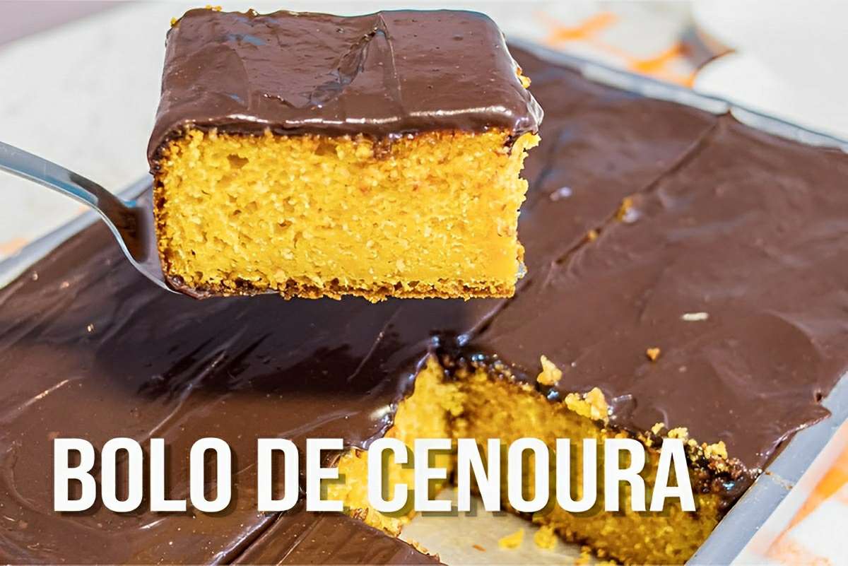 Bolo de cenoura com cobertura de brigadeiro cremoso perfeito para o lanche
