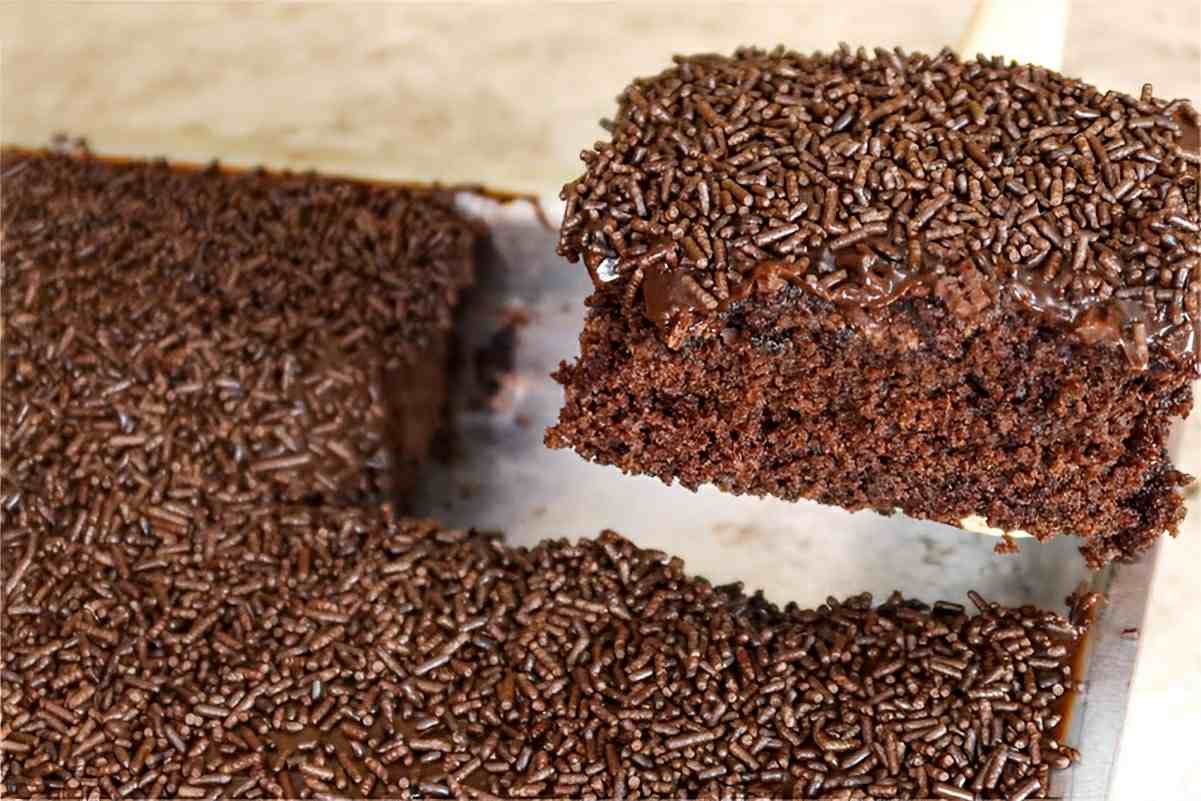 Adicionei 1 xícara de café na massa e meu bolo de chocolate ficou maravilhoso