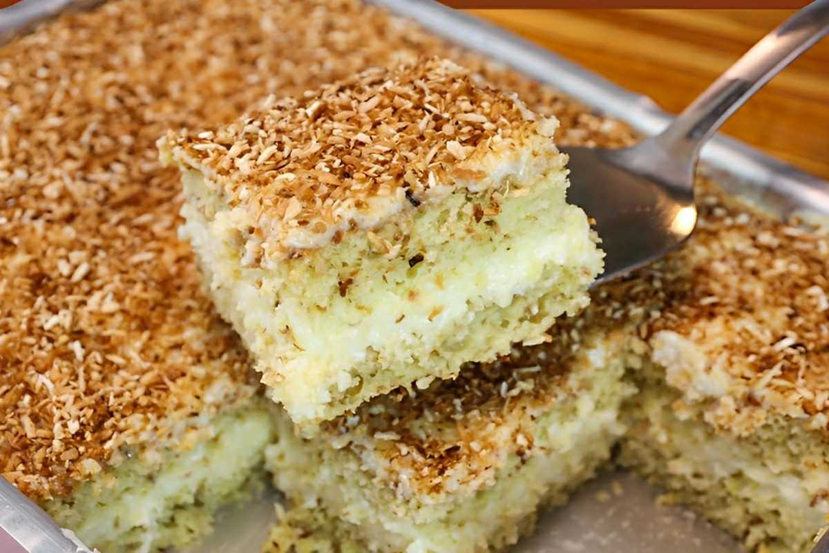 Bolo de cocada recheado delicioso e perfeito para a sobremesa