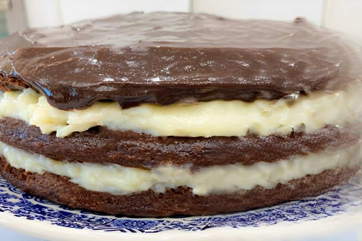 Bolo de festa completo sem forno feito na frigideira