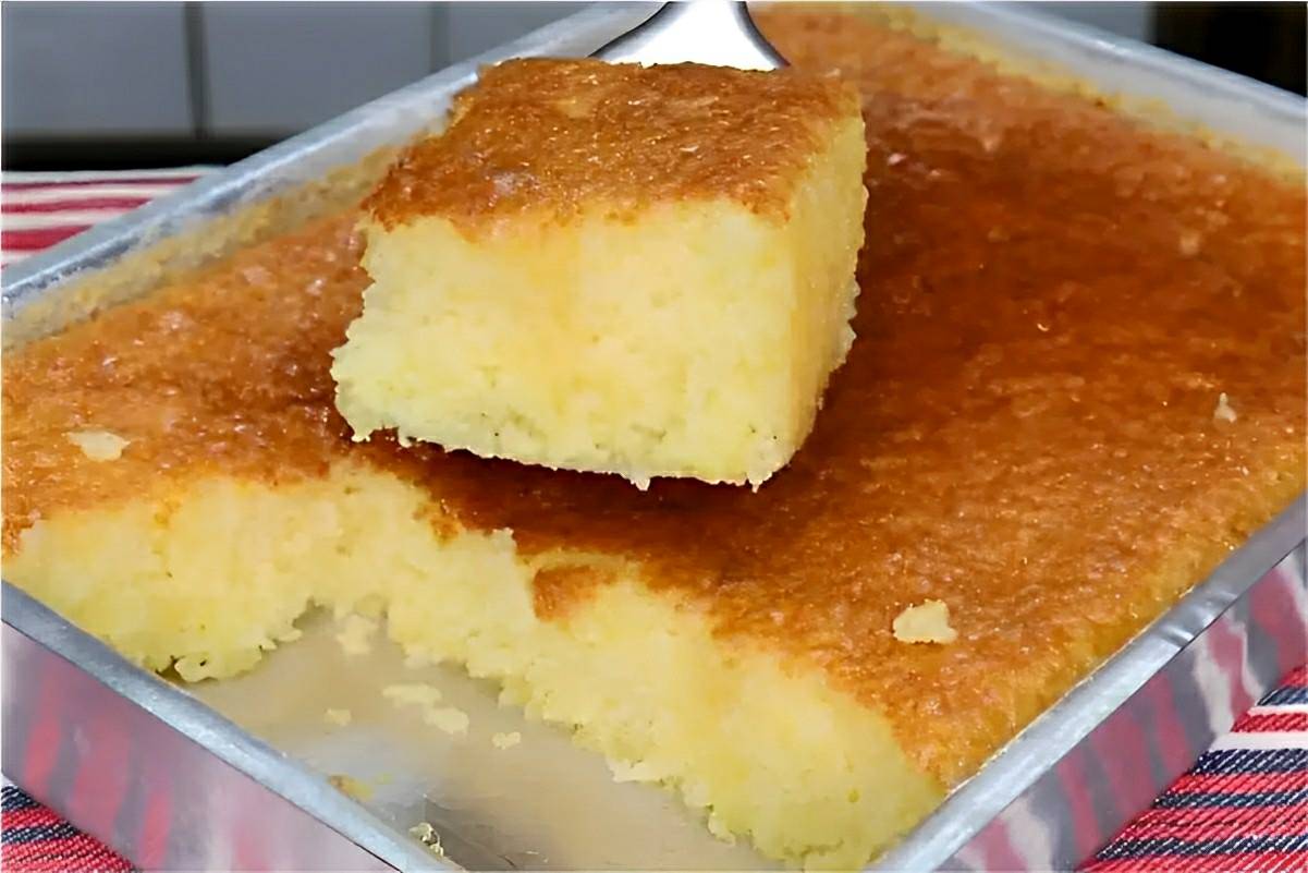 Bolo de laranja fofinho e molhadinho perfeito para o lanche da tarde ou café da manhã