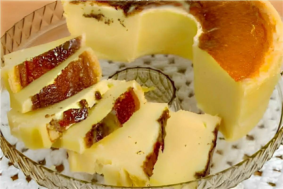 Bolo de leite delicioso feito com leite condensado e leite em pó