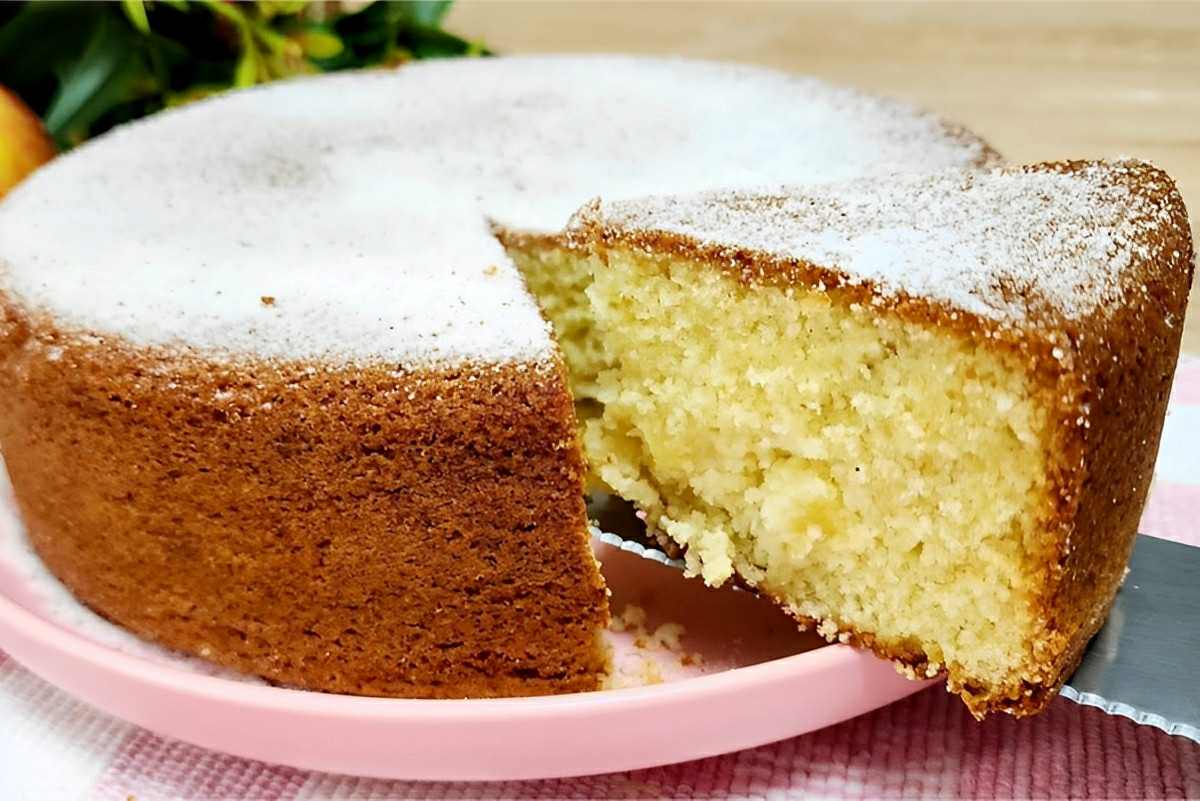 Bolo de maçã sem leite e super fofinho perfeito para servir com chá ou café