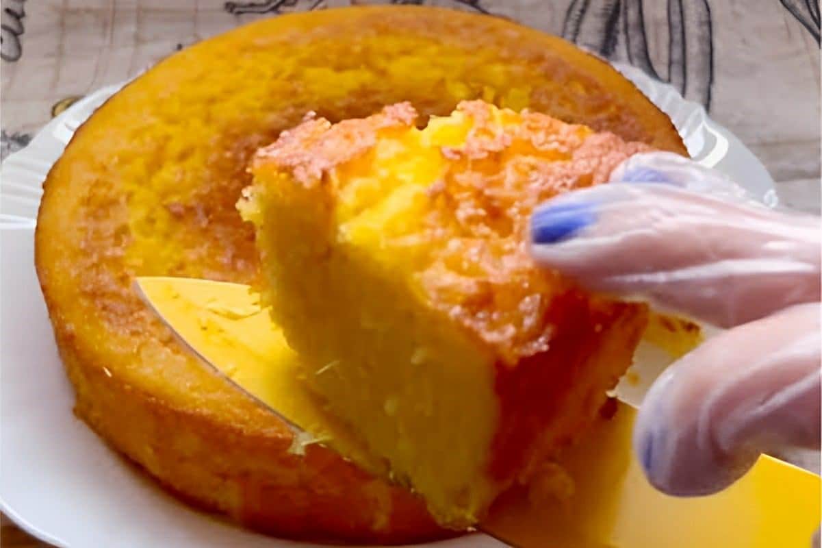 Bolo de milho de liquidificador com milho de latinha feito sem leite nem farinha