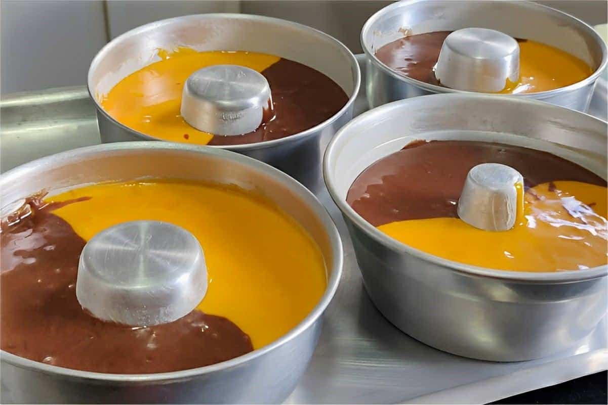Com apenas 1/2 dúzia de ovos fiz 4 unidades de bolo dois sabores para o lanche
