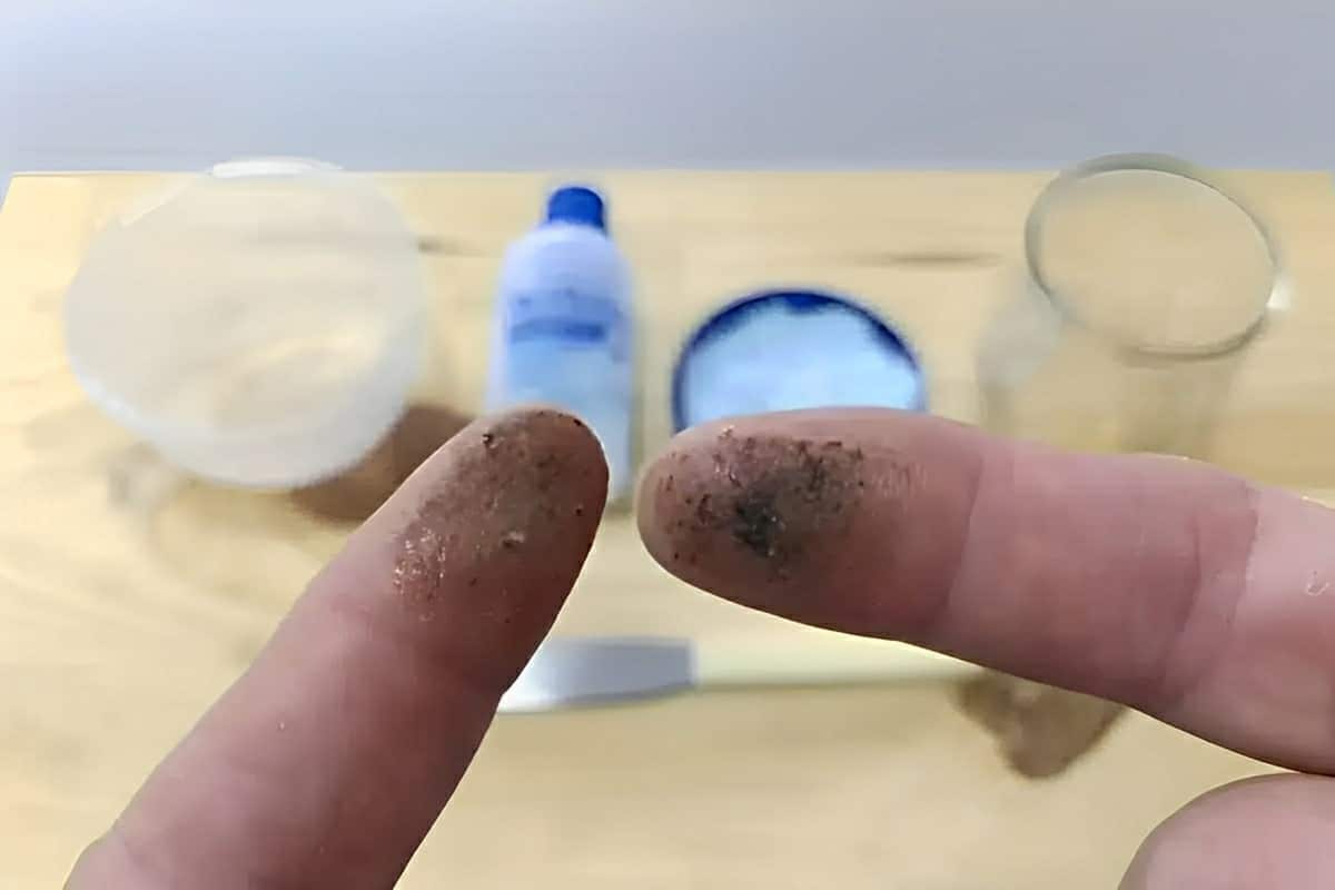 Como remover Super Bonder dos dedos de forma fácil e prática com ingredientes que você já tem em casa