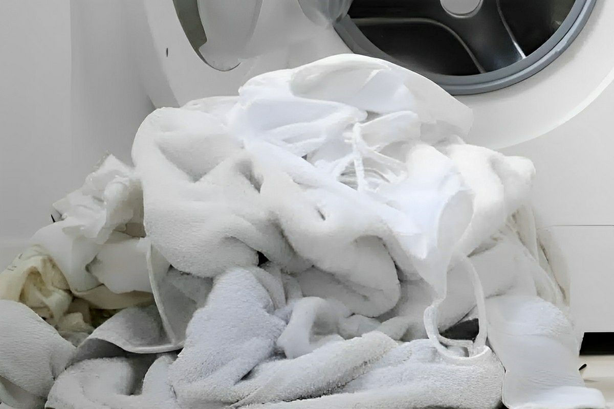Como tirar o amarelado das roupas guardadas há muito tempo com apenas 3 ingredientes