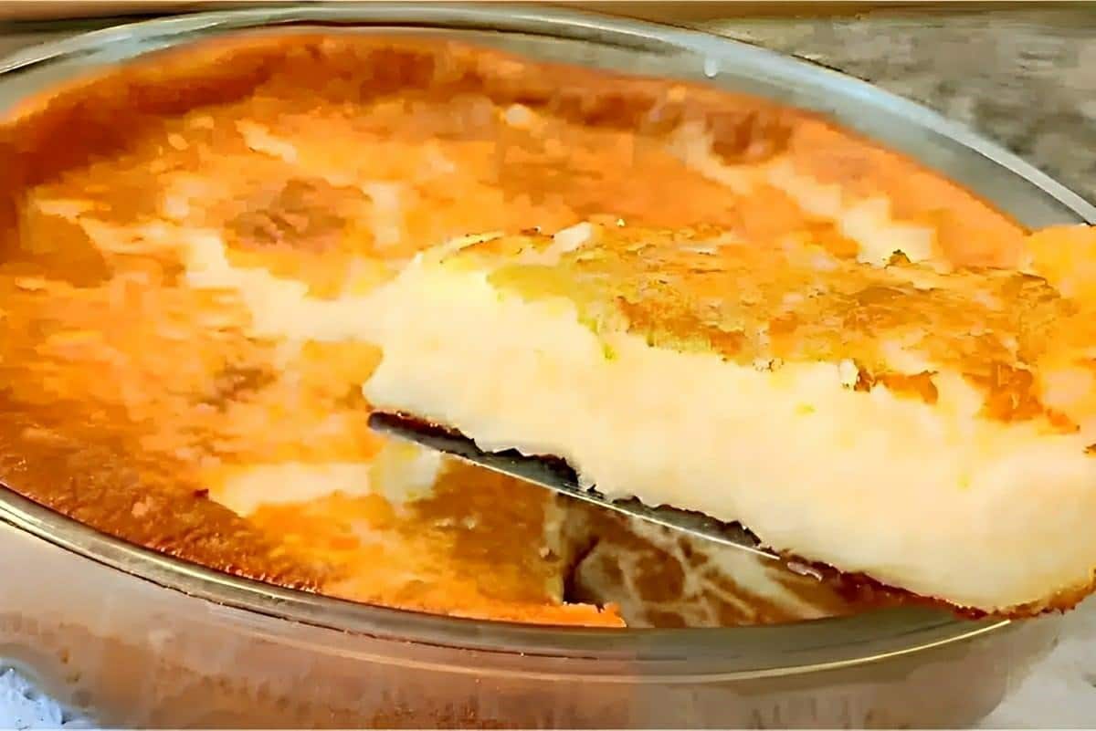 Docinho do céu molhadinho delicioso e fácil de fazer é só bater os ingredientes no liquidificador e assar