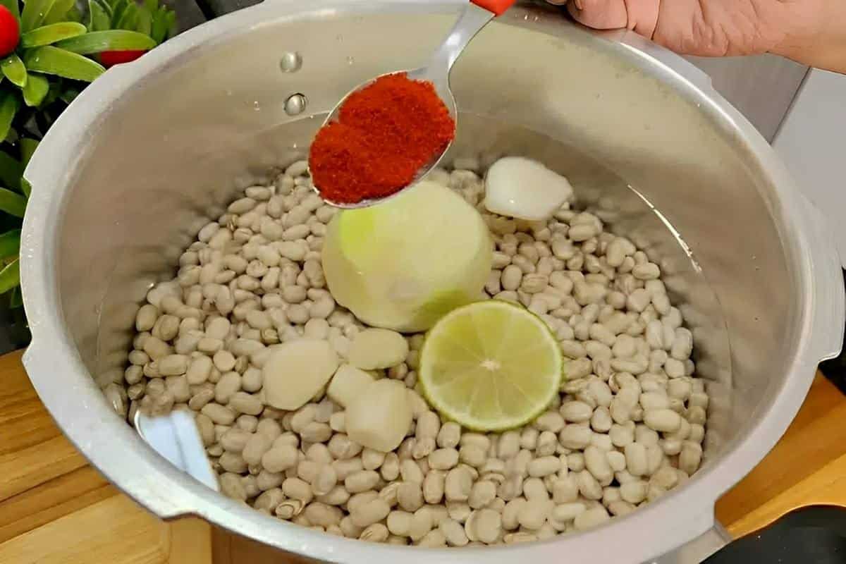 A cozinheira me ensinou como fazer feijão de restaurante grosso e saboroso para toda a família