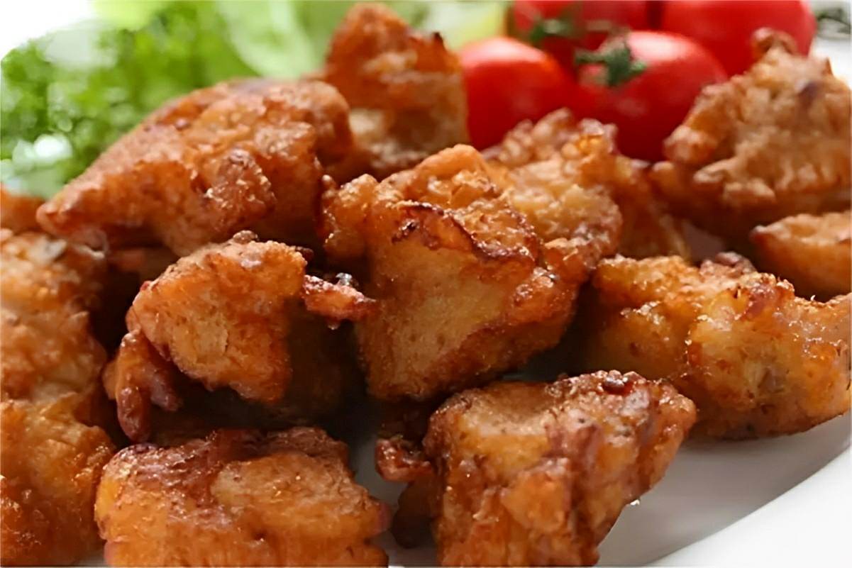 Frango à passarinho feito na panela de pressão muito crocante e saboroso sem sujar a sua cozinha