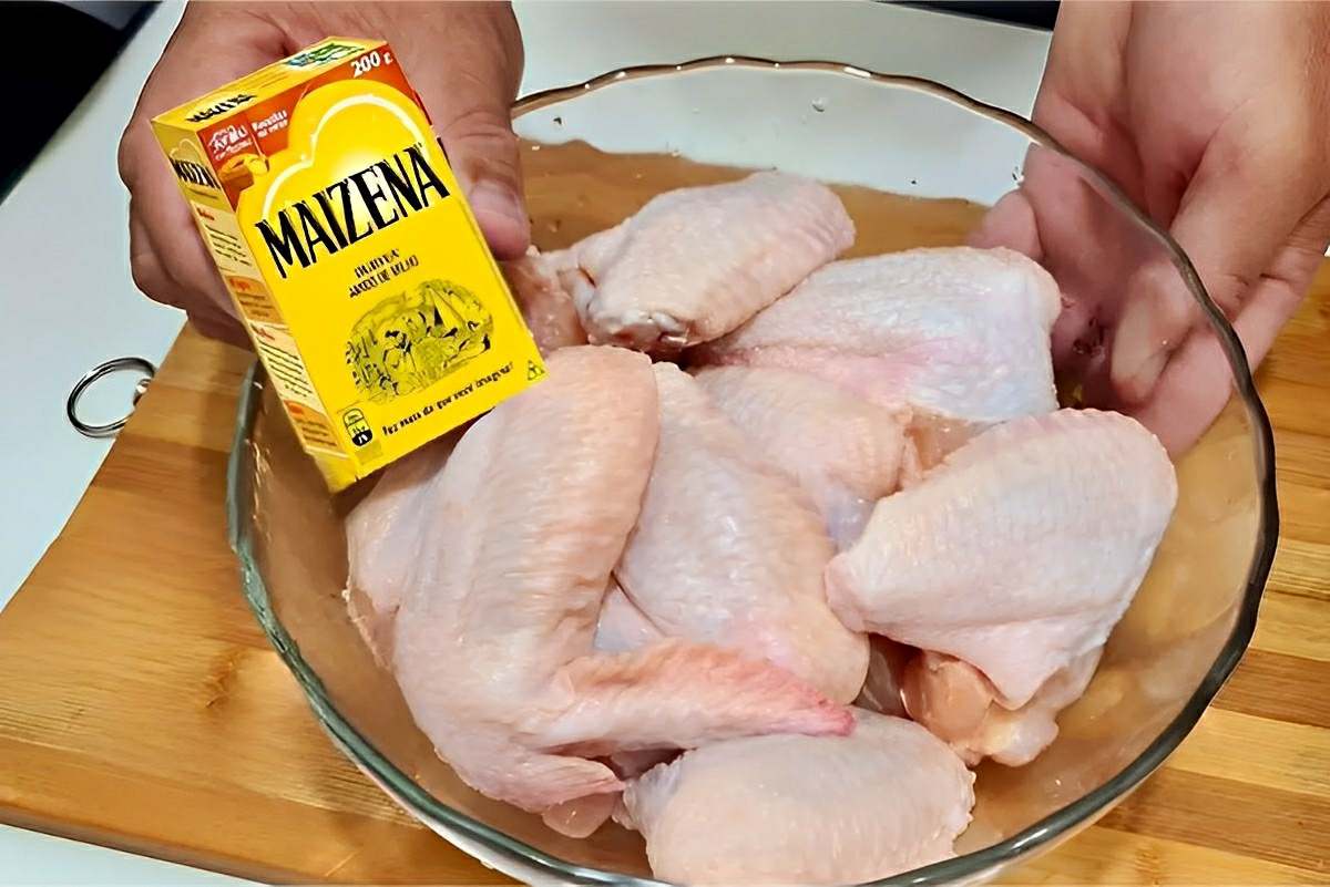 Frango frito empanado crocante e sequinho para servir no almoço ou jantar