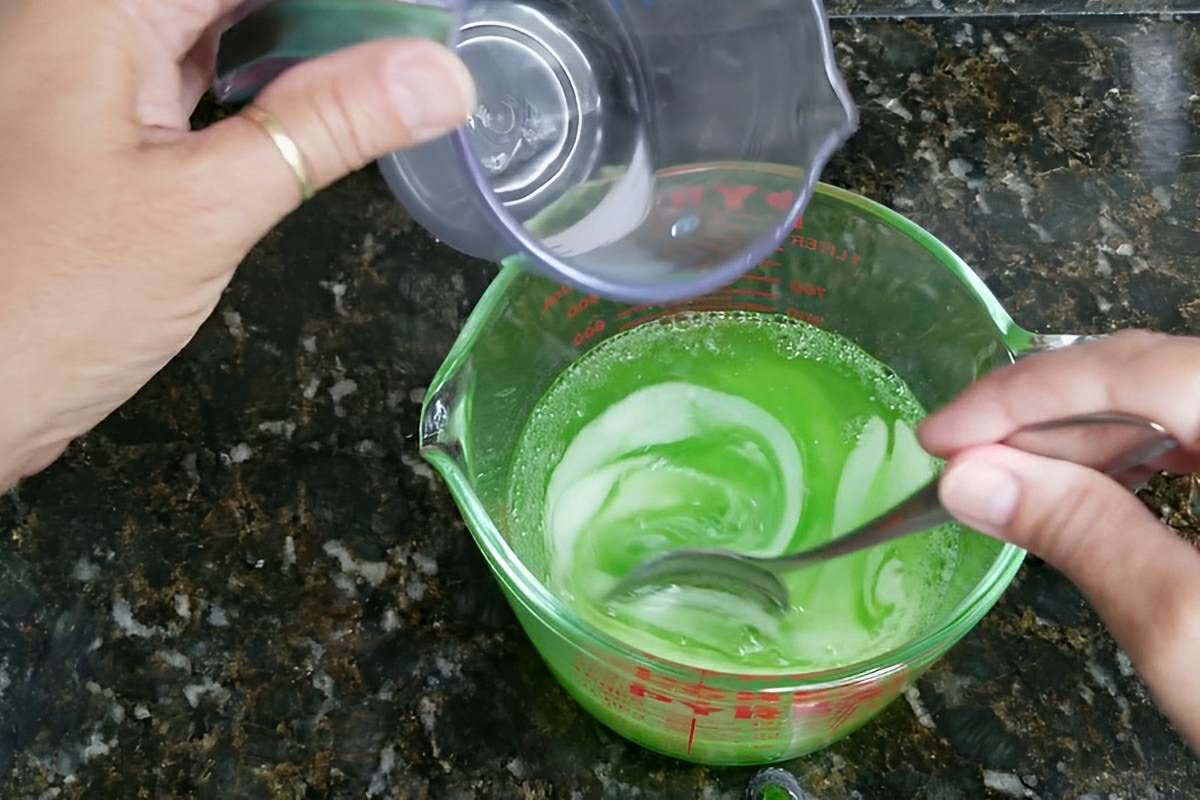 Limpa alumínio caseiro super eficiente feito com ingredientes que você tem em casa