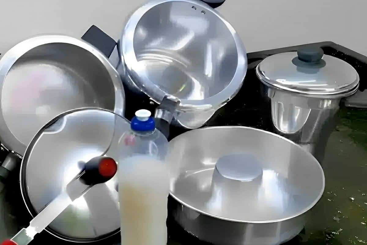 Fiz esse limpa alumínio caseiro da melhor qualidade usando apenas 3 ingredientes