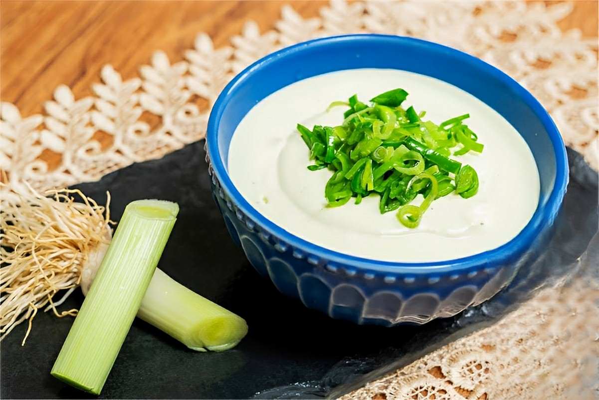 Maionese caseira sem óleo e sem ovos crus: muito leve e perfeita para acompanhar lanches e saladas