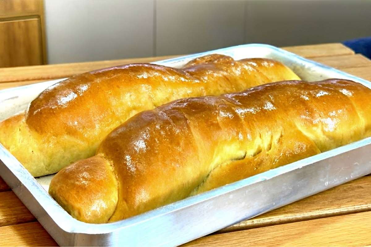 Pão caseiro fofinho e delicioso para tomar café no fim de semana