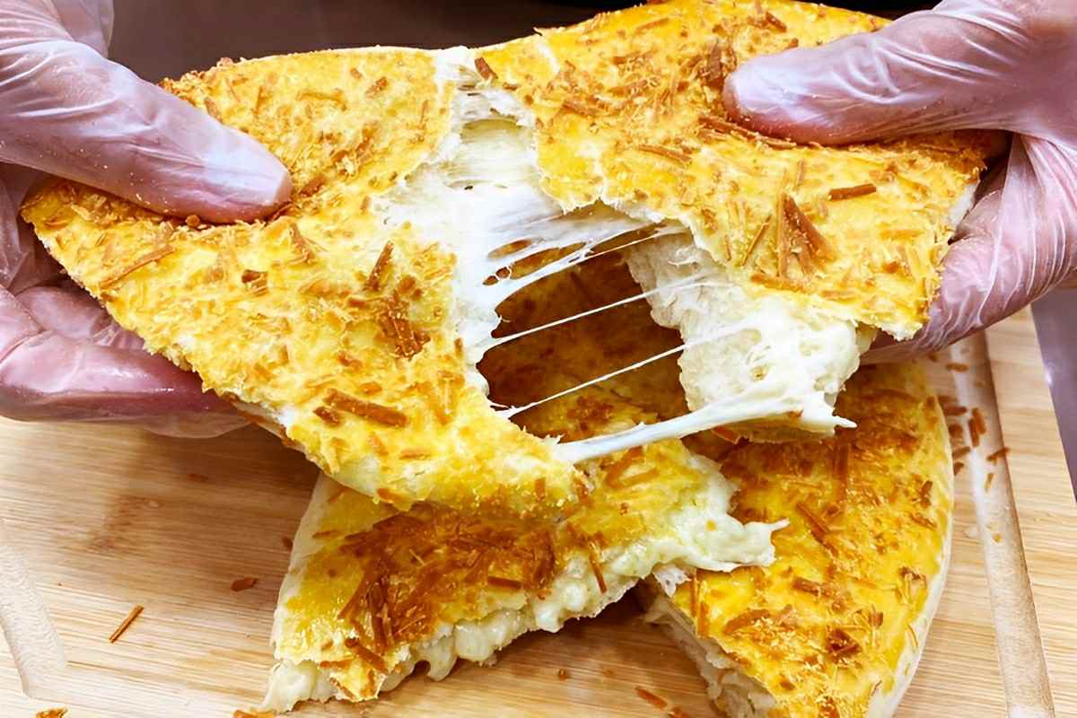Pão caseiro recheado com queijo: um lanche delicioso para comer a qualquer hora