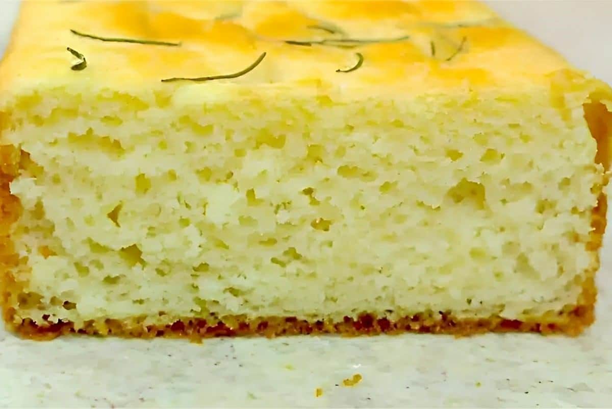Pão caseiro sem sova super fofinho e fácil de fazer é só misturar os ingredientes e assar