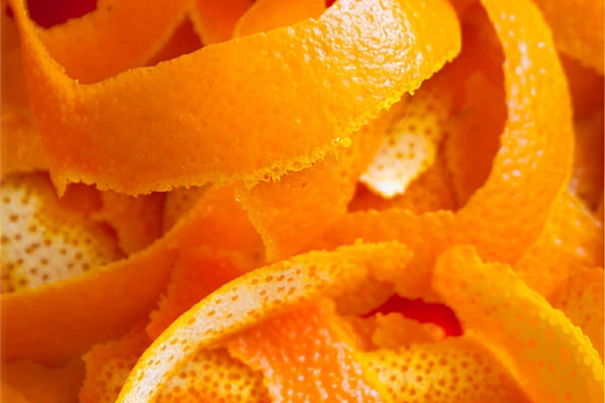 Misturei casca de laranja com sal e fiz um poderoso produto de limpeza