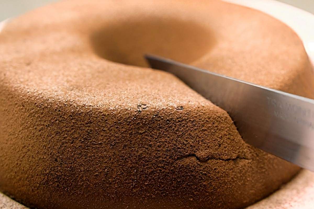 Pudim de chocolate de liquidificador que derrete na boca é só bater os ingredientes e levar pra gelar