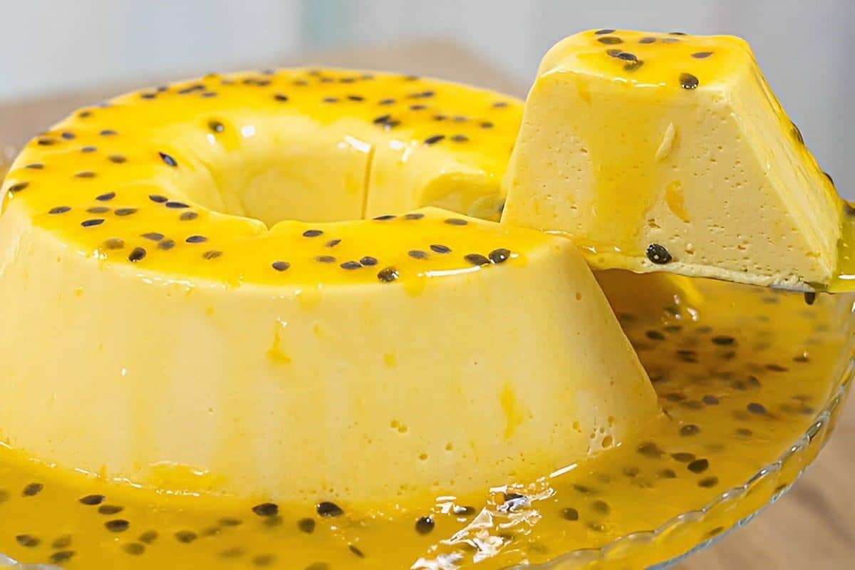 Pudim de maracujá de geladeira delicioso e perfeito para te ajudar a enfrentar a onda de calor