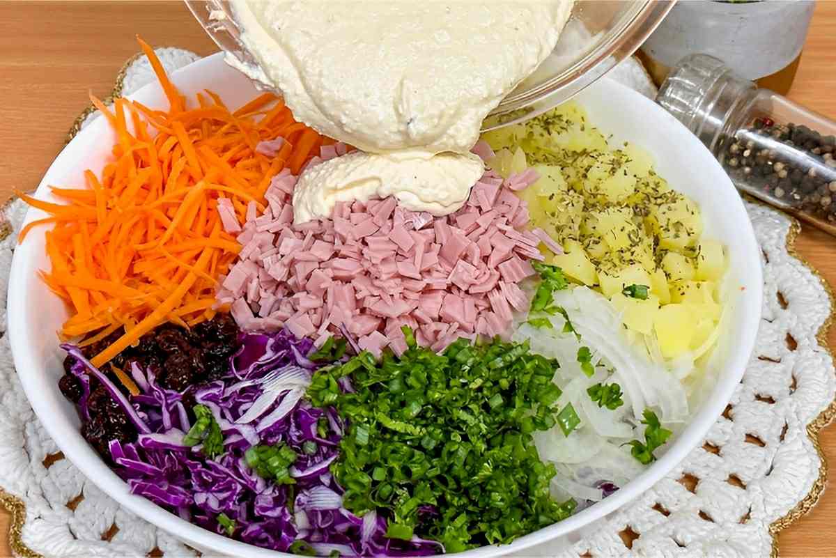 Essa salada com molho de ricota é deliciosa refrescante e vale por uma refeição