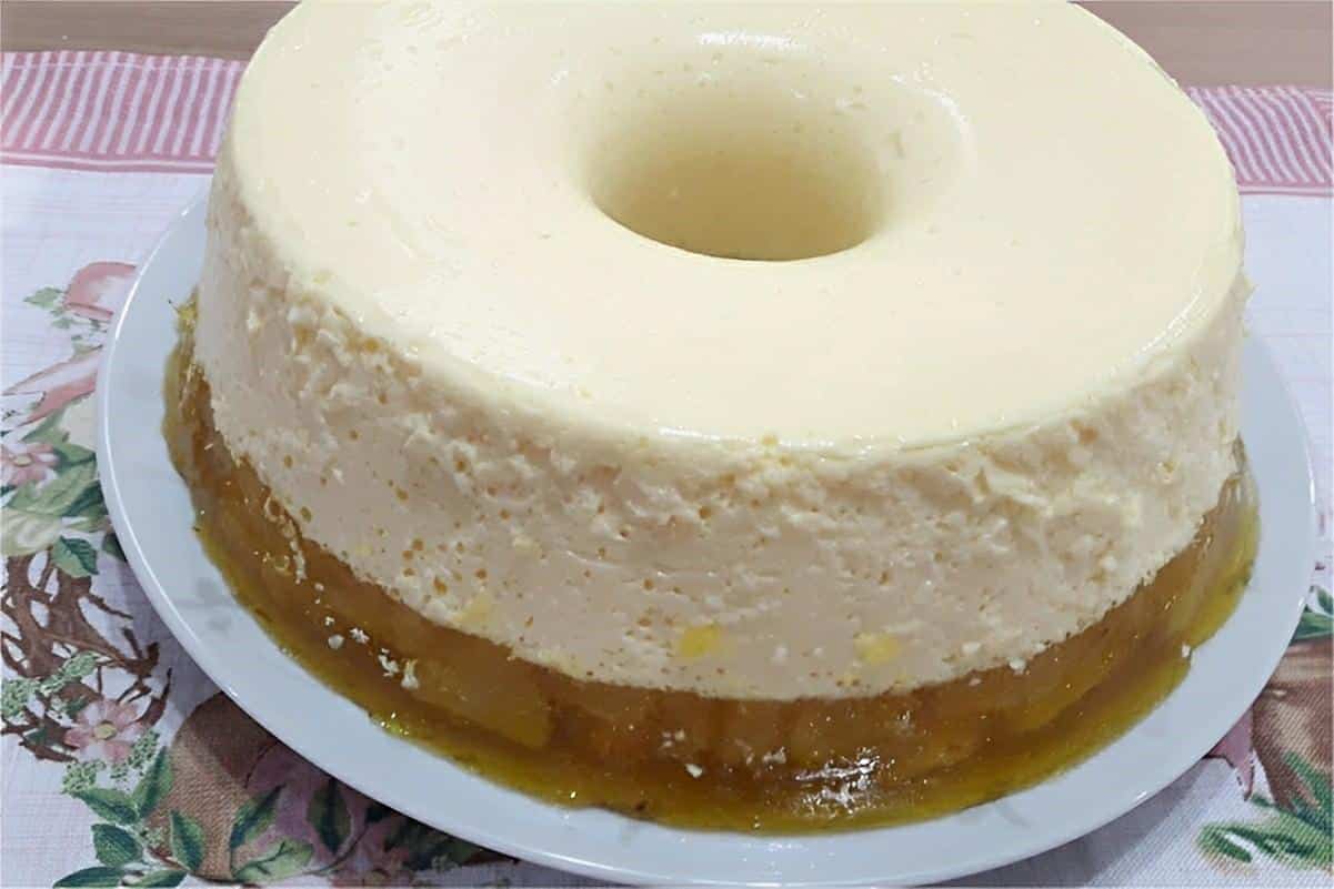 Sobremesa de abacaxi refrescante e feita com poucos ingredientes