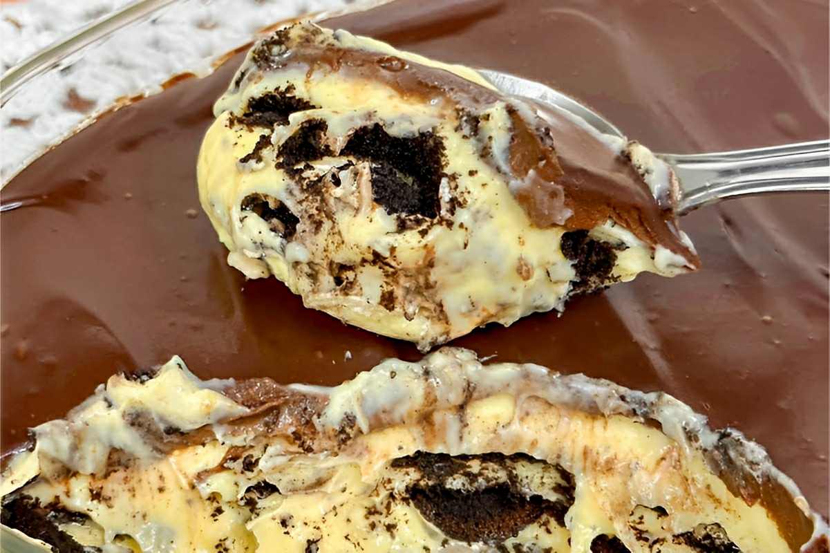 Essa é a melhor sobremesa de maracujá que já provei: sobremesa de maracujá com biscoito e cobertura de chocolate