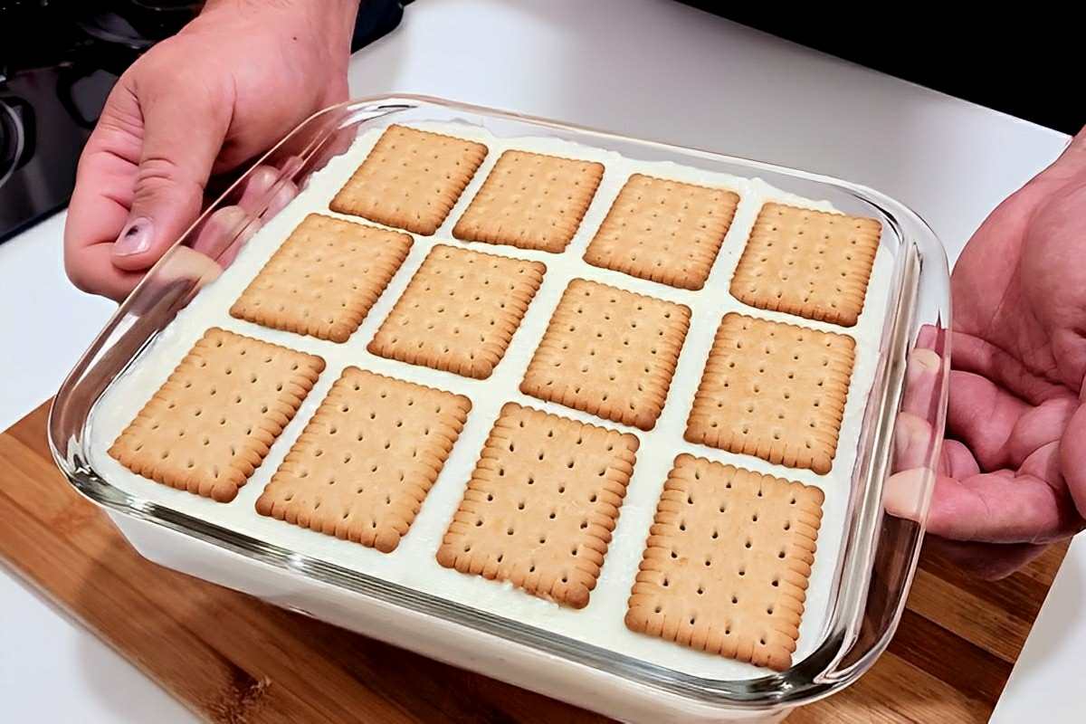 Sobremesa simples sem ovos e com coco ralado perfeita para o final de semana