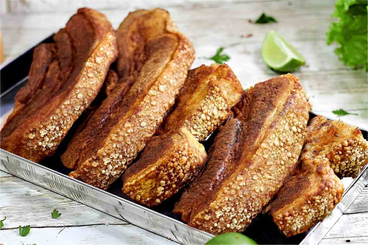 Torresmo de boteco crocante e sequinho para fazer em casa