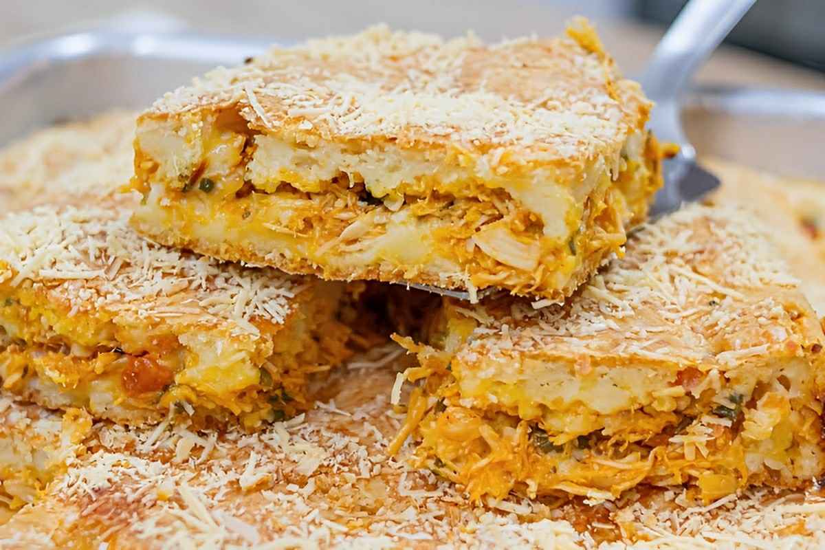 Torta de frango de liquidificador: molhadinha deliciosa e perfeita para o lanche