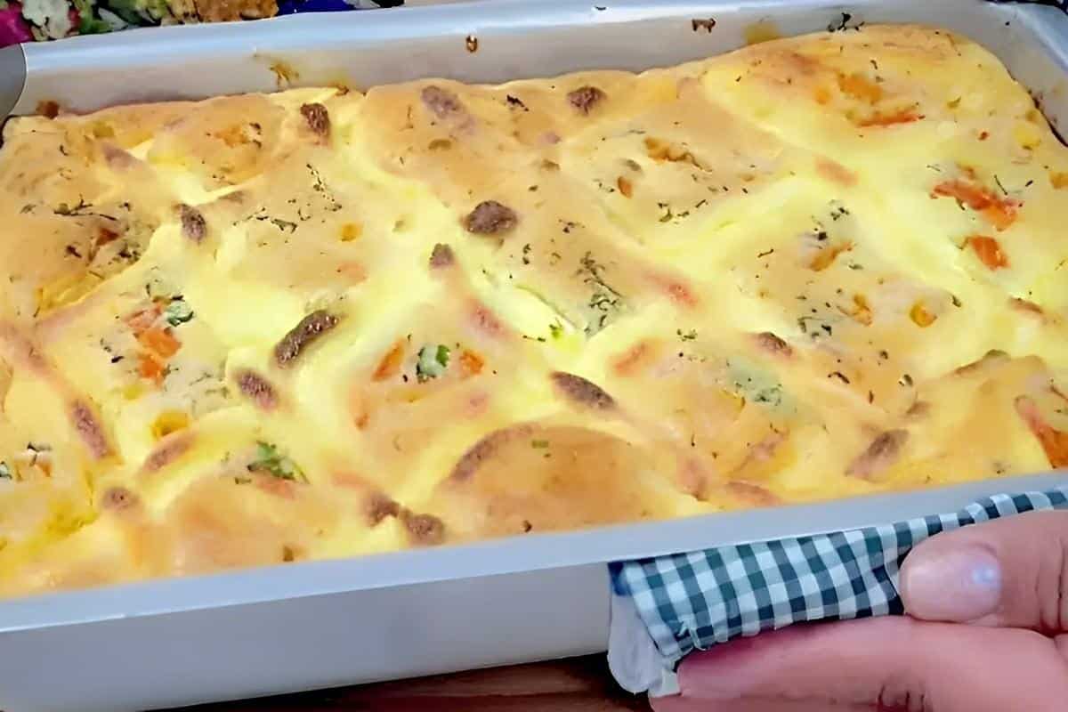 Torta de liquidificador de presunto e queijo muito saborosa e fácil de fazer