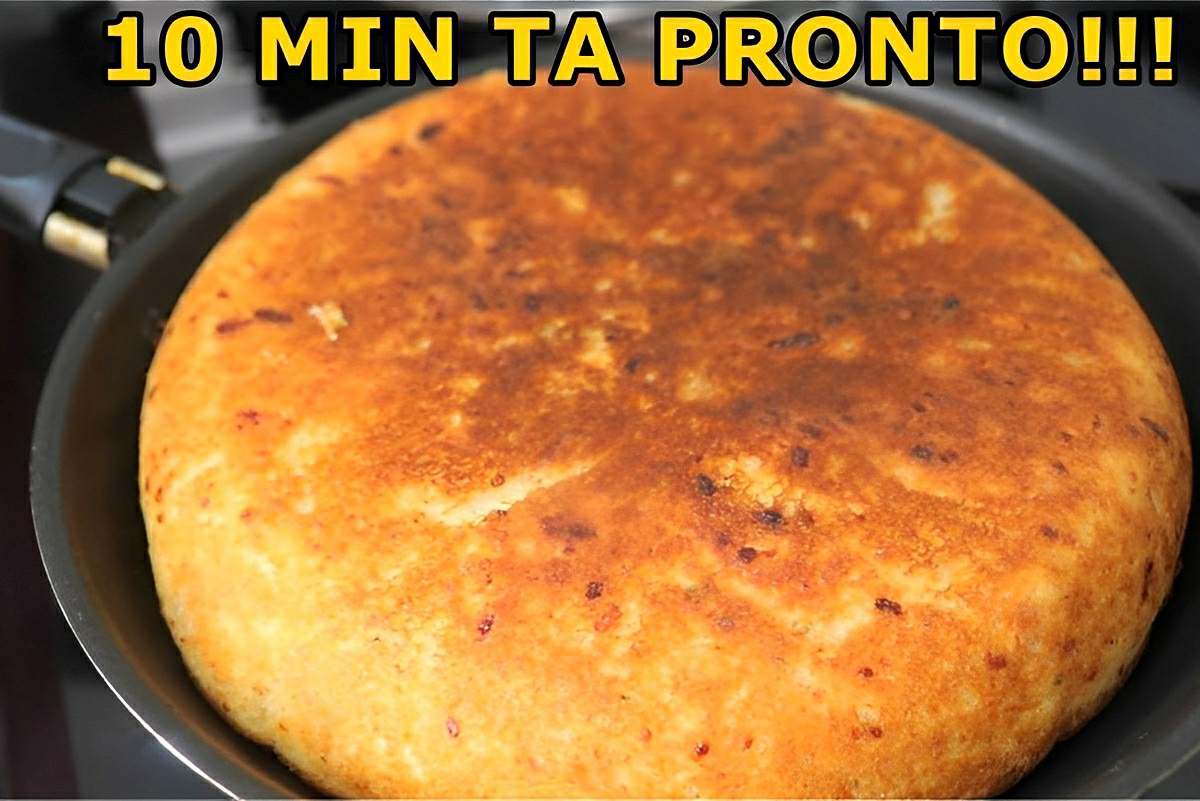 Fiz essa torta recheada de frigideira para o lanche em apenas 10 minutos