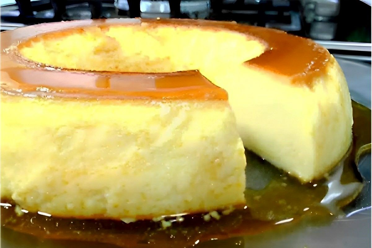 Pudim de 10 minutos é só bater os ingredientes no liquidificador e levar pra gelar
