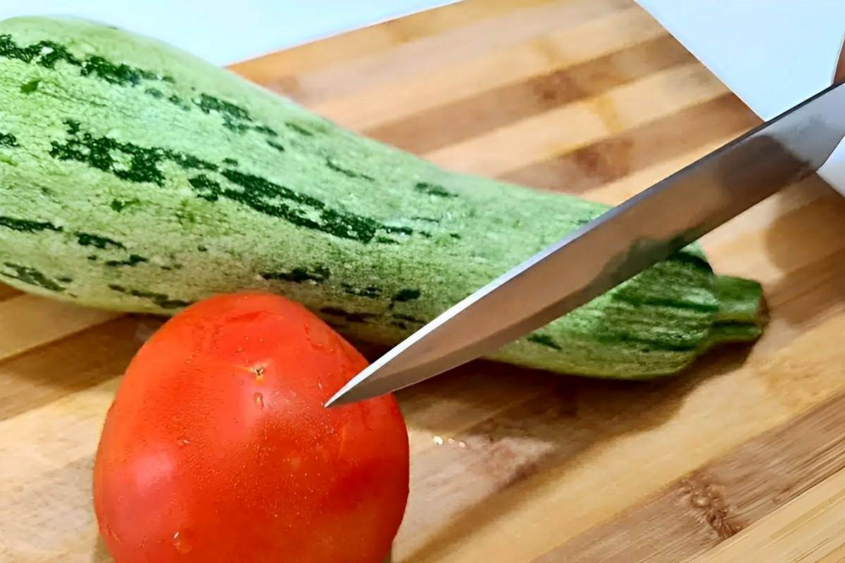 Misturei abobrinha com tomate e fiz uma receita leve e deliciosa para o meu jantar
