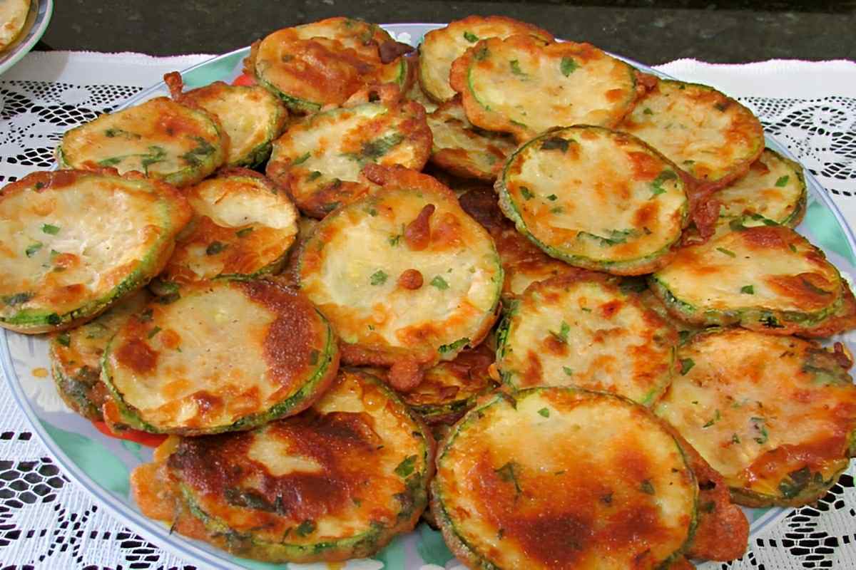 Abobrinha empanada simples e rápida para acompanhar a sua refeição