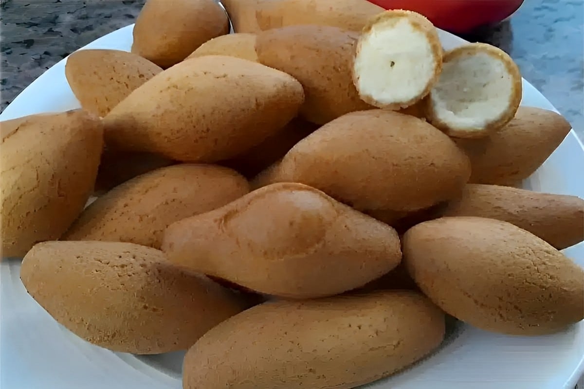Bolinho de polvilho sem farinha de trigo muito leve sequinho e perfeito para servir no lanche ou café